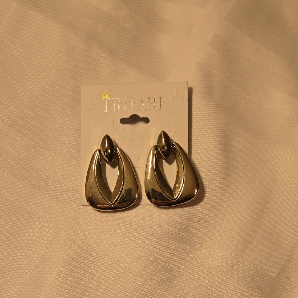 Vintage Trifari Gold Tone Door Knocker Clip-On Earrings - NOS